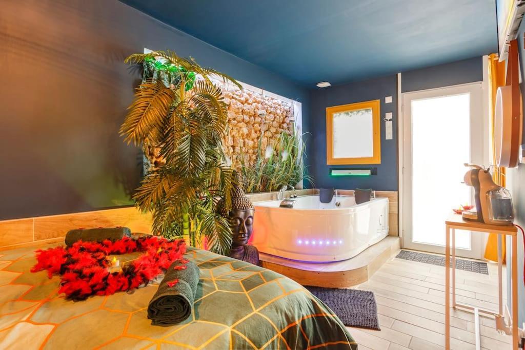 Jade Hammam & Jacuzzi Apartment Brie-Comte-Robert Exterior photo